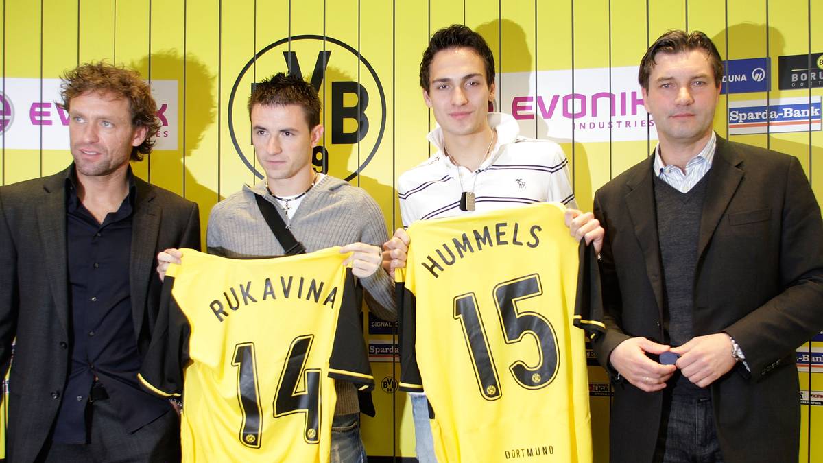 Im Januar 2008 leiht der BVB den 19-jährigen Mats Hummels vom FC Bayern aus. Außerdem kommt Antonio Rukavina. Im Sommer zuvor hatte man bereits Mladen Petric und Jakub Blaszczykowski verpflichtet, aber auch Christoph Metzelder an Real Madrid verloren. Außerdem verließ Ebi Smolarek den Verein, brachte aber 4,5 Mio. Euro ein
