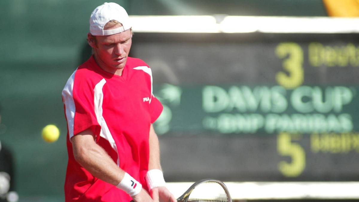 Als "Katastrophe" bezeichnet DTB-Präsident Georg von Waldenfels den Gang in die Zweitklassigkeit. Um noch ein Paar Zuschauer für den Davis Cup begeistern zu können, muss der Deutsche Tennisbund sogar in die sauerländische Provinz Sundern umziehen
