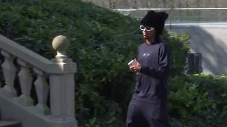 Wenn sich die Spieler der französischen Nationalmannschaft zu ihren Länderspielen treffen, dann nutzen sie diese Bühne gerne für eine kleine Modenschau. Vor allem Bayern-Star Michael Olise sorgt dabei für einen echten Hingucker. 