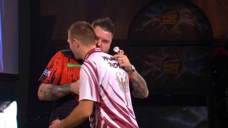 Michael Smith erfüllt seine Pflichtaufgabe in der dritten Runde der Darts-Weltmeisterschaft und schlägt Madars Razma mit 4:1.