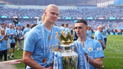 Phil Foden (r.) ist Fußballer des Jahres in England