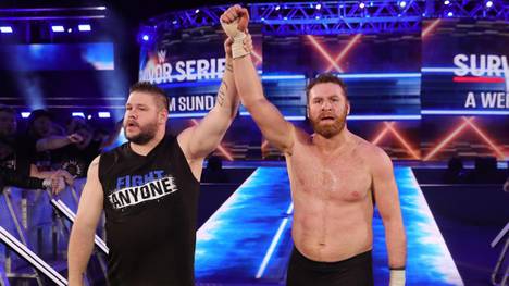 Kevin Owens (l.) und Sami Zayn wurden von der WWE-Europatournee abberufen