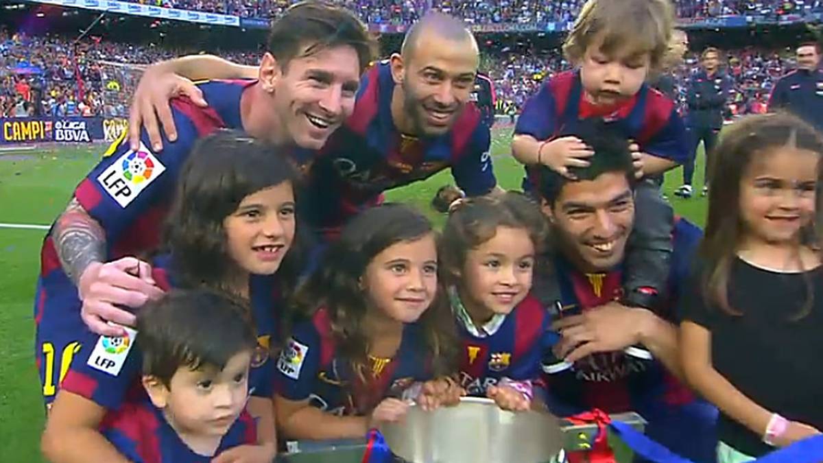 Lächeln für die Fotografen - und mit den lieben Kleinen