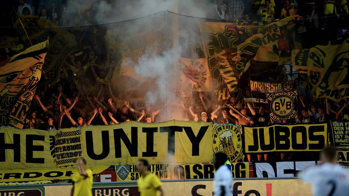 Nicht nur die Dortmunder Fans machten ihren Spielern in der Halbzeitpause Feuer unter dem Hintern. Auch Thomas Tuchel schien in der Kabine die richtigen Worte gefunden zu haben