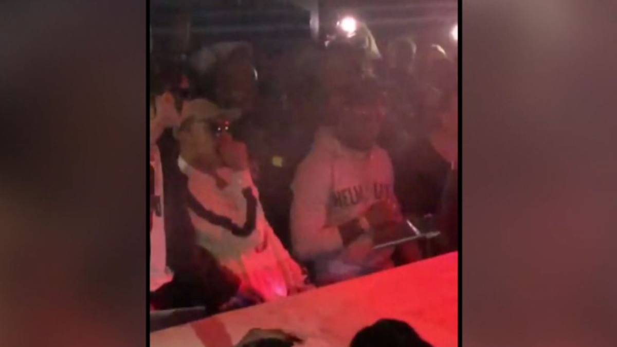 Kumpel und Rapper Capital Bra tritt als Ehrengast auf