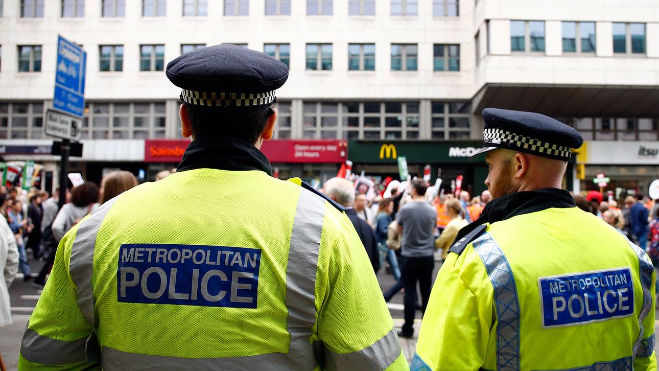 Hooligans greifen Sevilla-Fans an