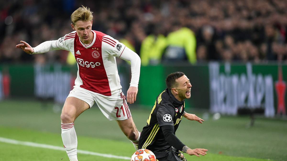 FRENKIE DE JONG: Neben de Ligt das Vorzeigetalent der aktuellen Ajax-Generation. Stammt allerdings aus der Jugend von Willem II. Ajax sicherte sich de Jong für das Schnäppchen von einem Euro. Allerdings wird Willem II mit zehn Prozent an einem Weiterverkauf beteiligt. Von den 75 Millionen, die der FC Barcelona für de Jong im Sommer überweist, muss Ajax also einen Teil abgeben