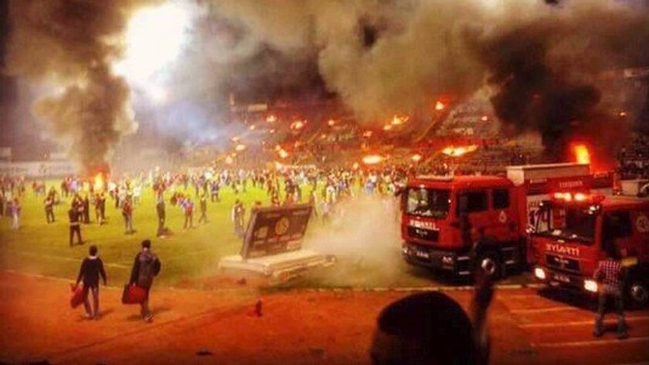 Türkei: Fans fackeln eigenes Stadion ab