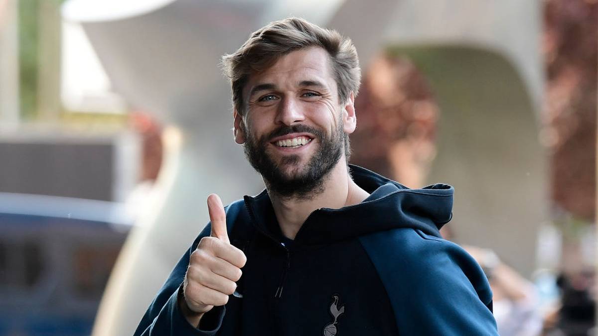 Tottenham Hotspur's Spanish striker Fernando Llorente arrives to the team's hotel in Madrid on May 29, 2019. - Liverpool and Tottenham Hotspur will face off in an all-English UEFA Champions League final in Madrid on June 1, 2019. (Photo by JAVIER SORIANO / AFP)        (Photo credit should read JAVIER SORIANO/AFP/Getty Images)