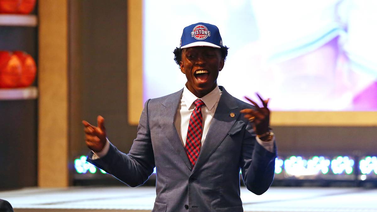 8. DETROIT PISTONS - Stanley Johnson (Small Forward; Arizona; 19): Der Ex-Wildcat hat sich am College konstant weiterverbessert - defensiv und offensiv. Nichts desto trotz ist er nach nur einem Jahr College ein gewisses Risiko für die Pistons da. In der Verteidigung nimmt er sich zu oft noch eine Auszeit, sein Abschluss am Ring ist mit nur 40 Prozent unterdurchschnittlich. Johnson hat schon am College mit dem physischen Spiel zu kämpfen gehabt, das dürfte in der Männerliga NBA nicht viel besser werden. NBA-Vergleich: Kawhi Leonard