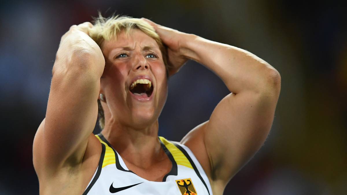 Linda Stahl und Christin Hussong landeten im Speerwerfen nach peinlichen Weiten auf den Plätzen elf und zwölf, Christina Obergföll ist "lieber Achte als Vierte". Auch Stahl sorgte mit ihrer Aussage, die Luft sei raus gewesen und sie sei erleichtert, "dass es vorbei ist", für Verwunderung. Dafür musste Weltmeisterin Katharina Molitor zu Hause bleiben