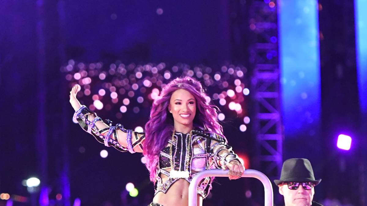 Auch die Frauen langen bei WrestleMania kräftig zu - zum Beispiel Sasha Banks, genannt "The Boss", die auch einen entsprechenden Auftritt feiert