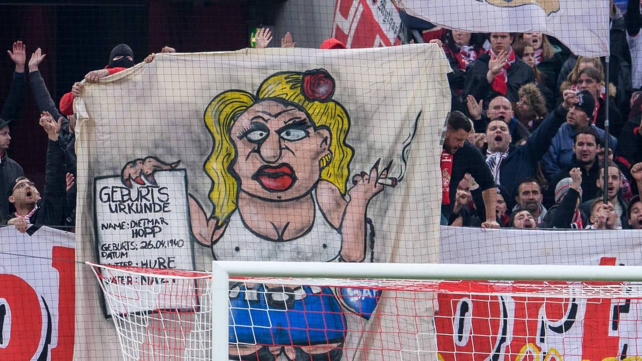 Plakate gegen Dietmar Hopp