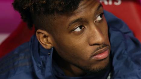 Kingsley Coman hat  für Aufregung bei Bayern-Sponsor Audi gesorgt. Der Franzose war am Dienstagmittag  mit einem weißen Mercedes zum Training erschienen.