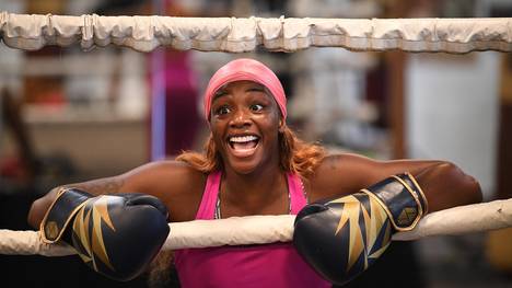 Rekord-Boxerin Claressa Shields hat ihr Debüt als MMA-Kämpferin gefeiert