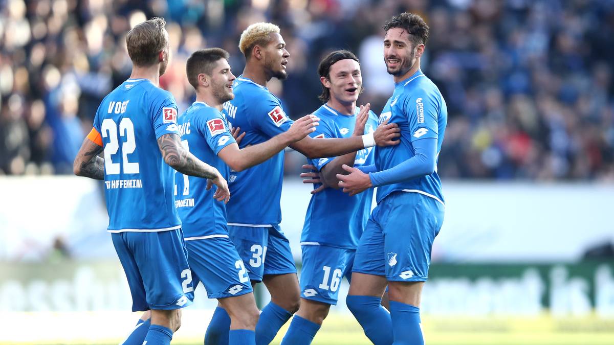 PLATZ 13 - TSG HOFFENHEIM: Zwei Millionen Euro pro Jahr bekommt die TSG vom spanischen Ausrüster Joma. Der Vertrag läuft bis 2023, mit Option auf eine Verlängerung. Joma bezeichnet die TSG als "Profi-Leuchtturm in Deutschland"