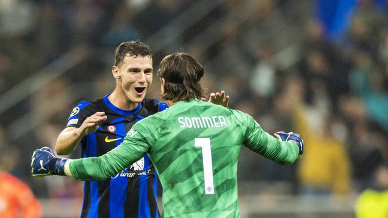 Benjamin Pavard und Yann Sommer bejubeln den Meistertitel