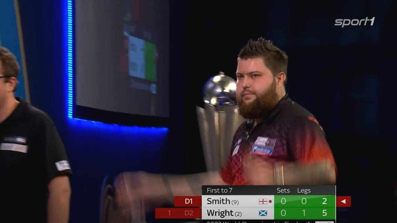 Spott nach kuriosem Final-Auftakt