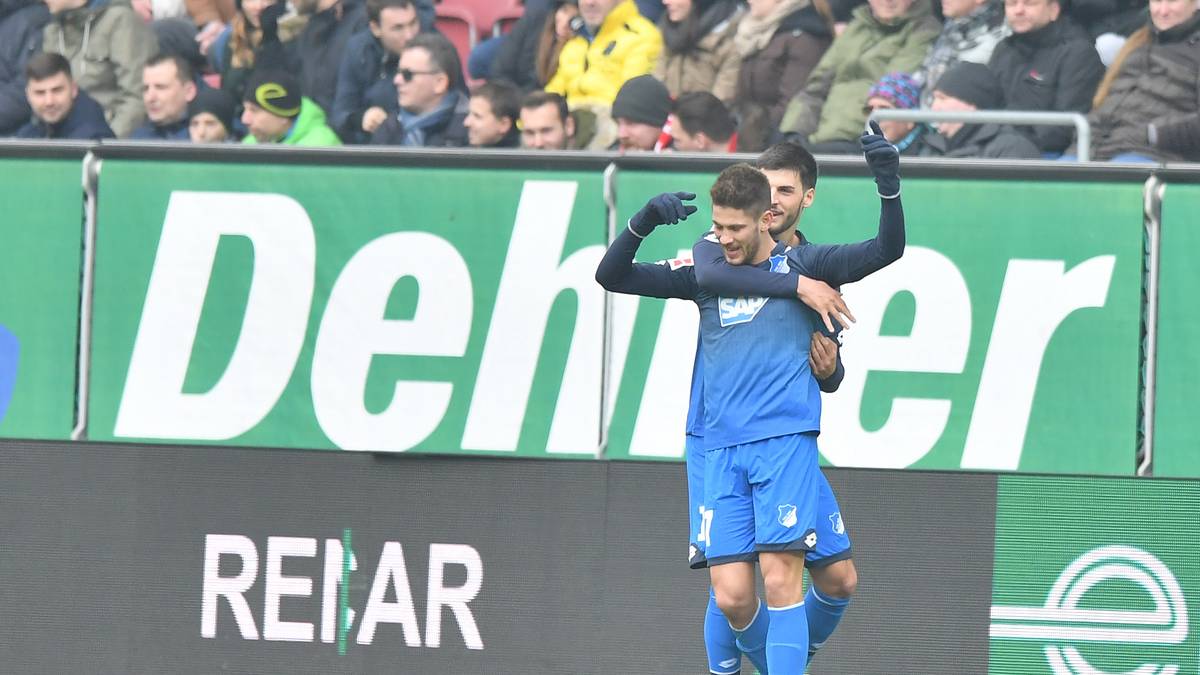 Auch in Augsburg jubeln die Gäste: Andrej Kramaric erzielt nach einer halben Stunde das 1:0 für die TSG Hoffenheim