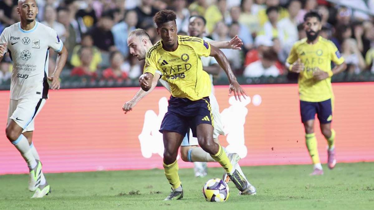 Kingsley Coman (Al-Nassr FC):
Nach zehn Jahren beim FC Bayern München inklusive Tor im CL-Finale 2020 wechselte der Franzose im August 2025 zu Al-Nassr FC. Die Bayern bekamen eine Ablöse von 25 Millionen Euro für den 29-Jährigen.