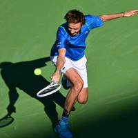 Daniil Medvedev zieht beim ATP-Masters in Indian Wells ins Endspiel ein. Der Russe nutzt seinen achten Matchball. Nun wartet er auf den Sieger des Duells zwischen Carlos Alcaraz und Jannik Sinner.