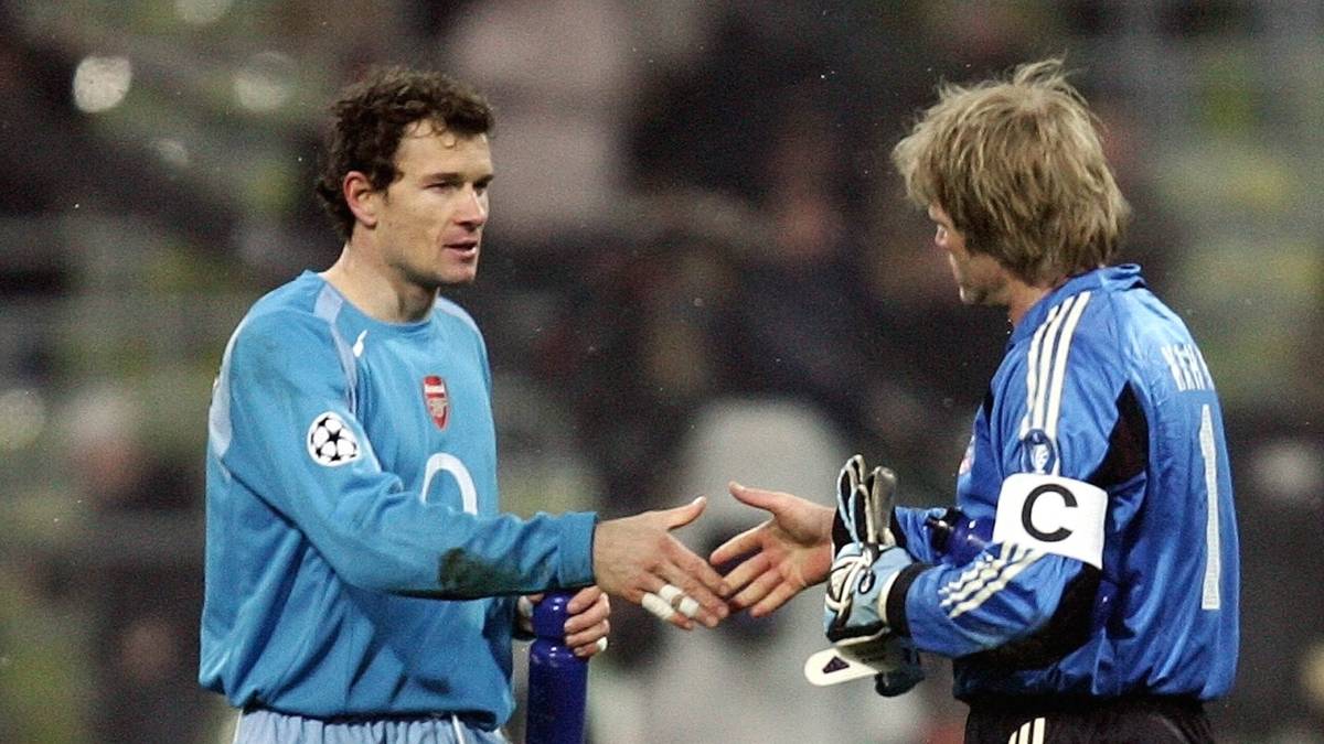 Mit einem kühlen Handschlag beim Aufeinandertreffen auf Vereinsebene zwischen dem FC Arsenal und dem FC Bayern demonstrieren die beiden Alphatiere auch in der Champions League ihre gegenseitige Abneigung. Laut Lehmann (l.) pflegen sie heute aber ein "gutes Verhältnis" zueinander