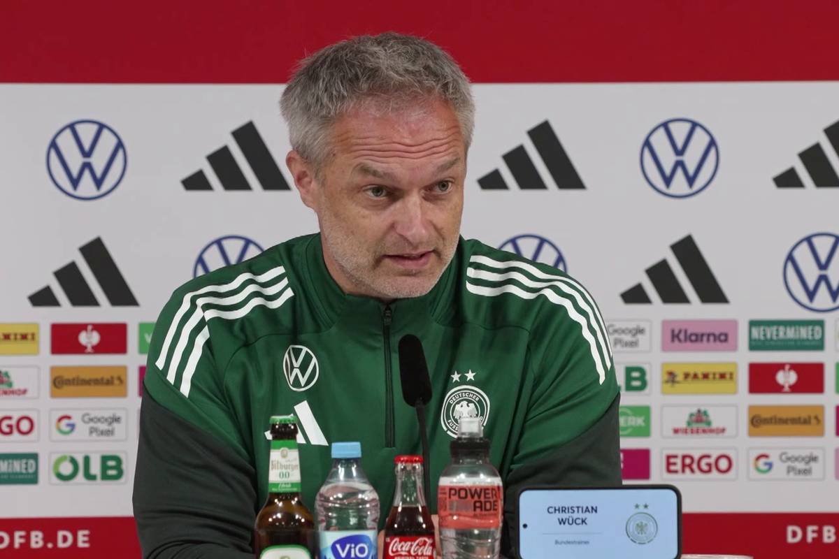 Bundestrainer Christian Wück hat nach der Kritik an seinem Kommunikationsstil innerhalb der Mannschaft das Gespräch mit den Spielerinnen gesucht. Man habe die Situation gemeinsam aufgearbeitet, das Thema sei intern geregelt.