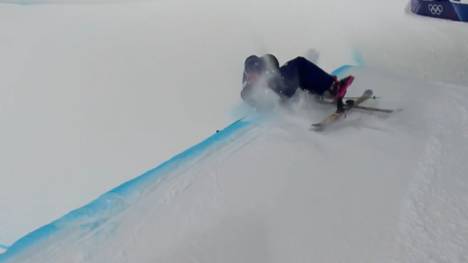 Nick Goepper befindet sich im Ski-Freestyle-Halfpipe-Finale auf Goldkurs. Doch plötzlich der Schock: Ein übler Sturz durchkreuzt die Hoffnung. Doch der US-Amerikaner hat sein Lachen nicht verloren.