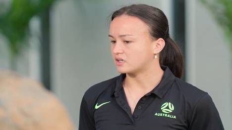 Vor dem direkten Duell beim Asien-Cup zollt die Australierin Amy Sayer den iranischen Spielerinnen großen Respekt. Trotz der schweren Luftangriffe in ihrer Heimat treten sie beim Turnier an.