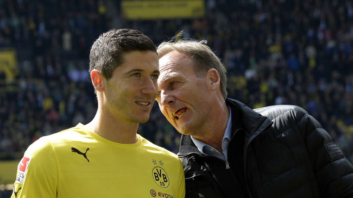 Bitter für Watzke: Er kann Lewandowski 2014 nicht mehr in Dortmund halten. Der Pole geht ablösefrei zum FC Bayern. Damit geht dem BVB nicht nur viel Geld durch die Lappen. Der größte Konkurrent aus München wird durch diesen Neuzugang immens gestärkt