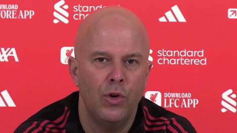 Virgil van Dijk ist mit seinen 34 Jahren immer noch fester Bestandteil beim FC Liverpool. Trainer Arne Slot ist sich jedoch bewusst, dass der Kapitän der Reds nicht ewig weitermachen können wird.