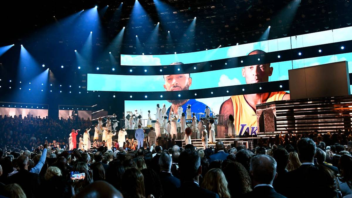 Auch bei den 62. Grammys verabschieden sich die Menschen von Bryant. Während eines Auftrittes von YG, John Legend, Kirk Franklin, DJ Khaled, Meek Mill, and Roddy Ricch ist im Hintergrund ein Bild von Nipsey Hussle und Bryant zu sehen
