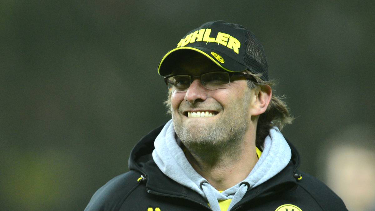 Der Coach setzt auch modische Ausrufezeichen. Seine "Pöhler"-Kappe wird der Renner im BVB-Fanshop. Pöhler sind Straßenfußballer im Ruhrgebiet