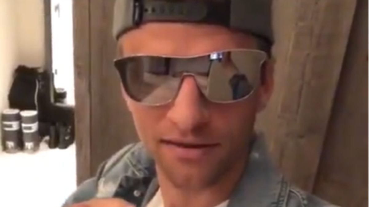 Thomas Müller gab schon vor Party-Beginn alles: "Auf dem Weg zu Boa", schrieb Müller auf Instagram im entsprechenden Outfit