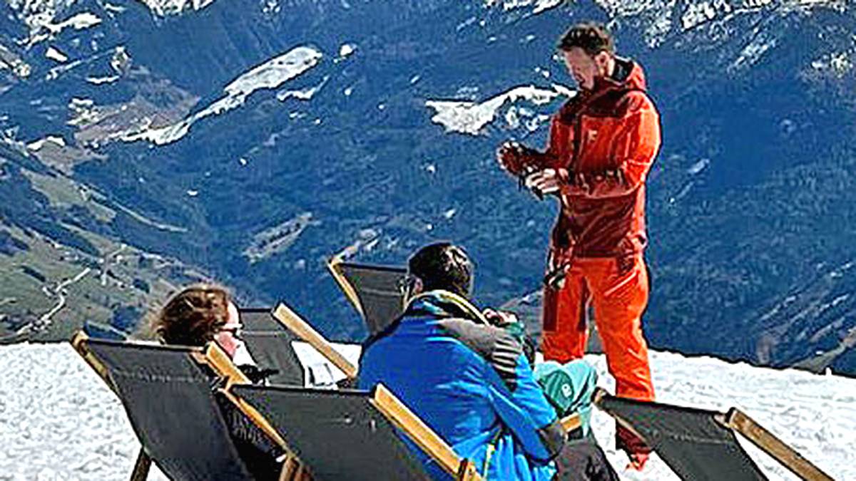 Julian Nagelsmann (r.) entspannt im Zillertal