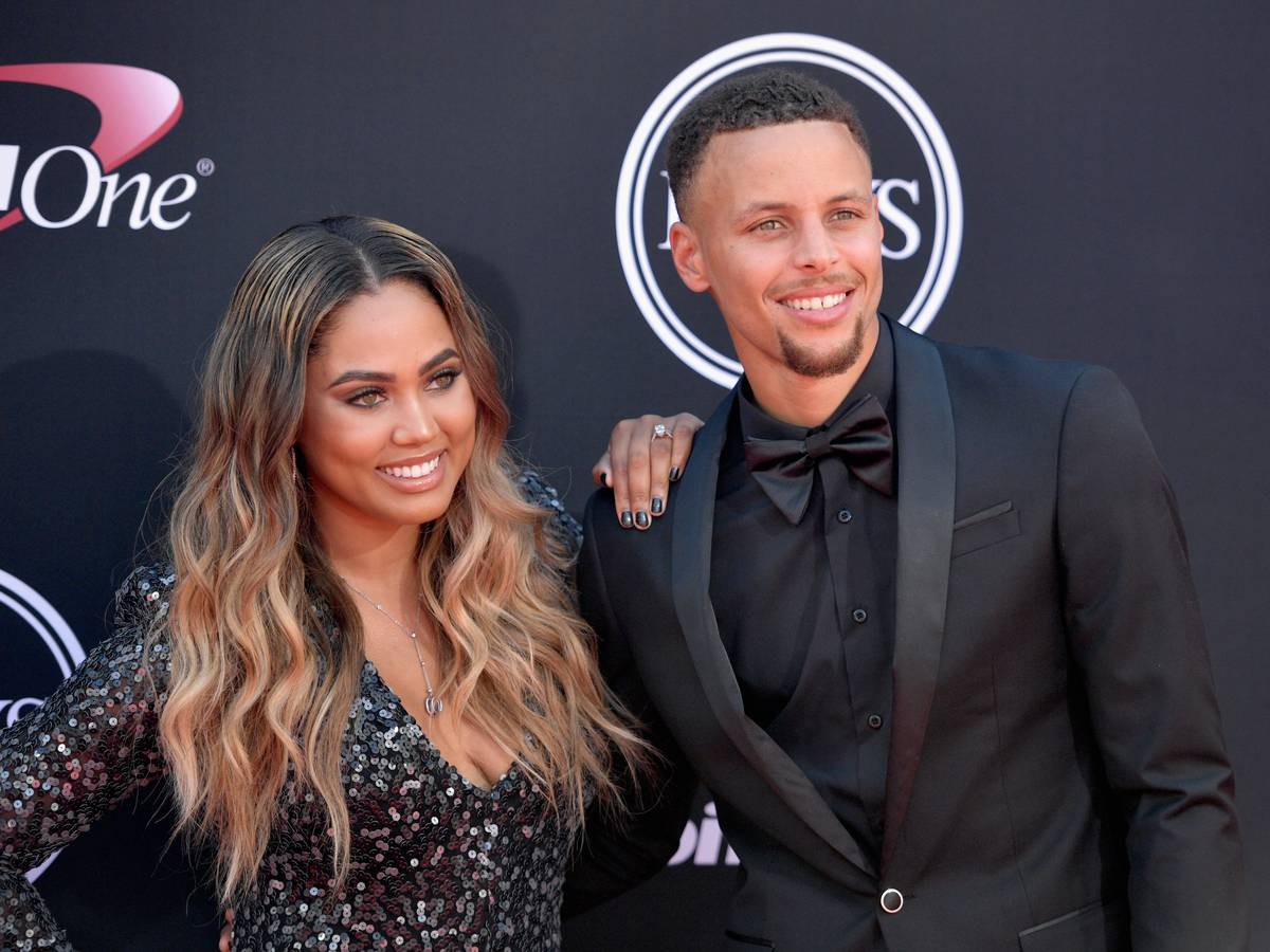 Nba Steph Curry Und Ehefrau Ayesha Zum Dritten Mal Eltern Sohn Canon Ist Da