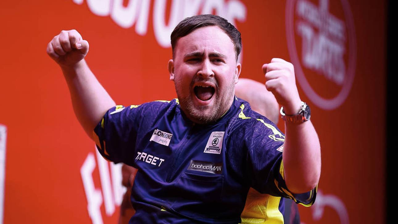 Luke Littler läuft mit dem Song Greenlight von Pitbull ein