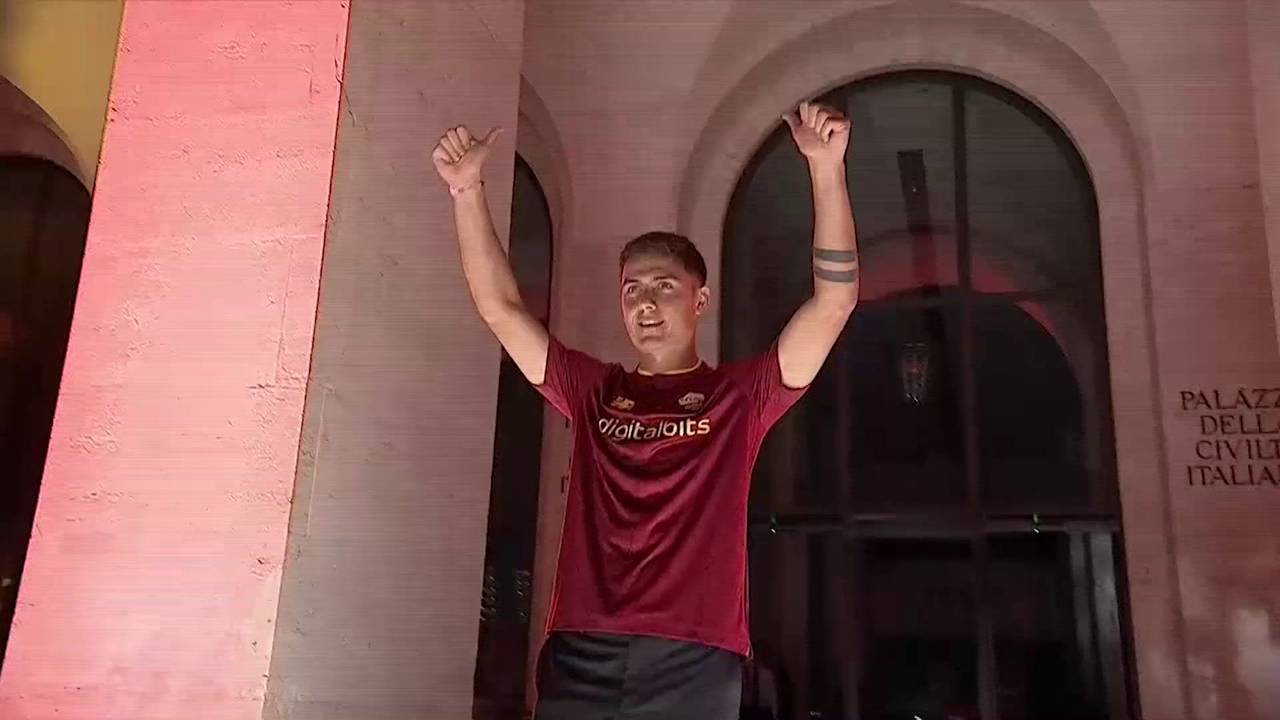 Euphorie bei den Fans: Paulo Dybala wird bei der AS Rom vorgestellt