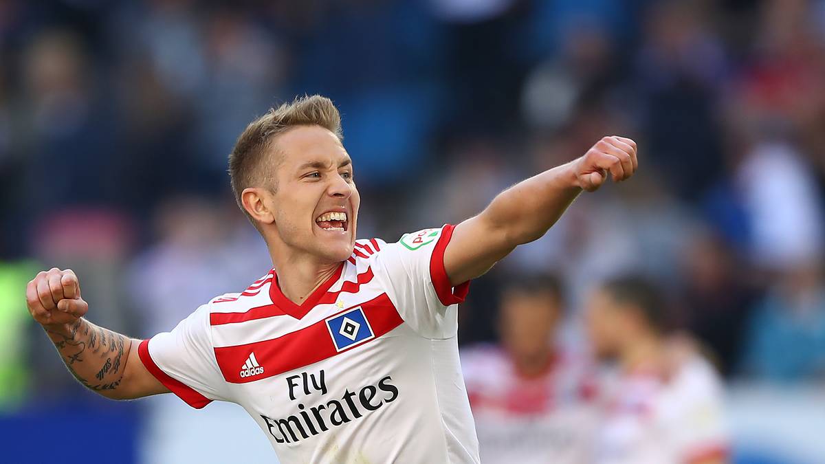 Trotz mehrerer kläglich vergebener Konterchancen rettet der HSV den Vorsprung über die Zeit. Der Rückstand auf Platz 16 beträgt jetzt noch fünf Zähler