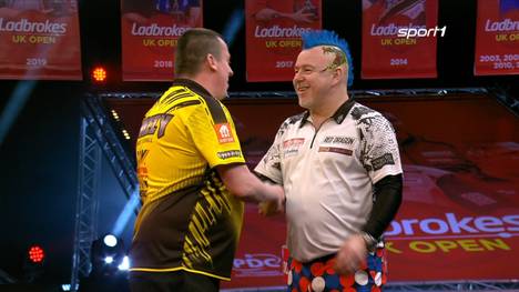 WM-Halbfinalist Dave Chisnall ist auch bei den UK Open in Topform. Gegen Peter Wright siegt der Engländer souverän und steht in der nächsten Runde.