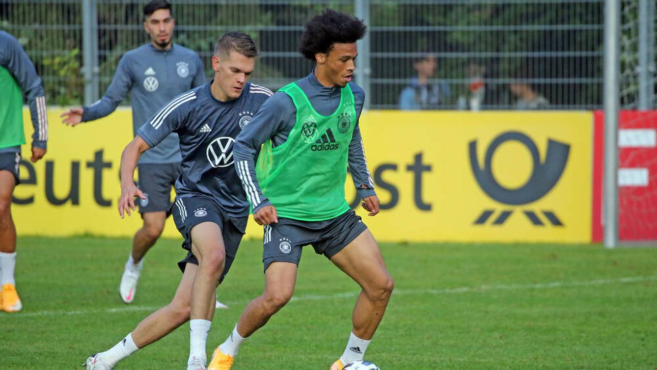 Matthias Ginter (l.) im Duell mit Leroy Sané
