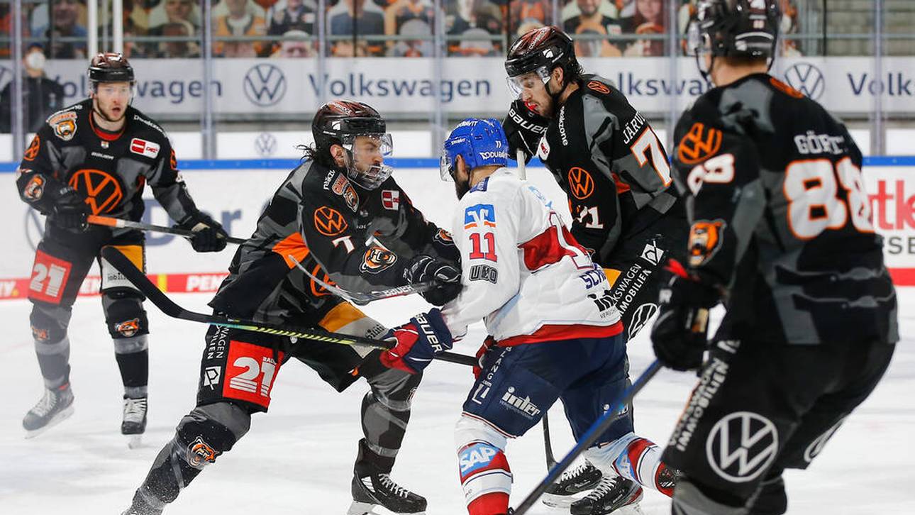 Die Adler Mannheim erlebten in den DEL-Playoffs gegen die Grizzlys Wolfsburg einen Rückschlag