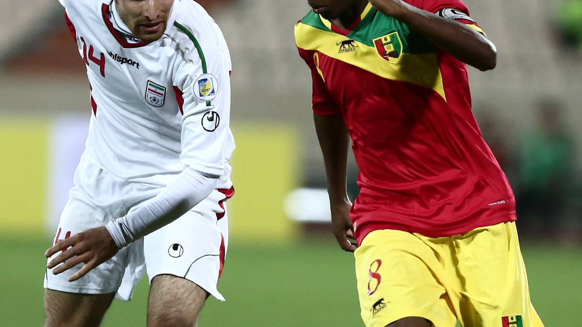 IBRAHIMA TRAORE (Guinea/Borussia Mönchengladbach): Der pfeilschnelle Flügelspieler ist anders als am Ende der Vorsaison in Mönchengladbach meist nur noch Ersatz. Für sein Land läuft er in der Qualifikation zum Afrika-Cup aber zweimal sogar als Kapitän auf. Nach der Elfenbeinküste warten in der Gruppe D noch Mali und...