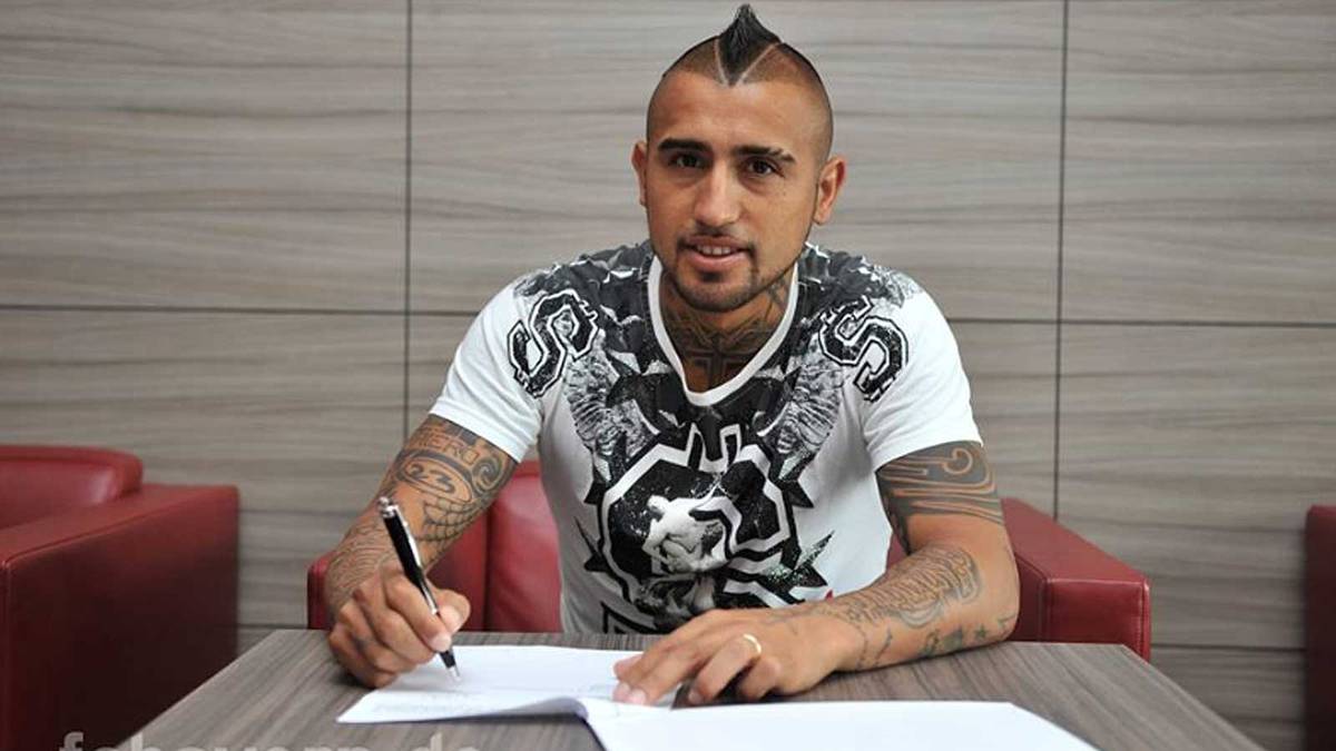 Kurz darauf erfolgte die Unterschrift unter den Vierjahresvertrag mit der Option für ein weiteres Jahr. "Ich möchte einen weiteren Schritt in meiner Karriere machen - und ich will die Champions League gewinnen", sagte Vidal