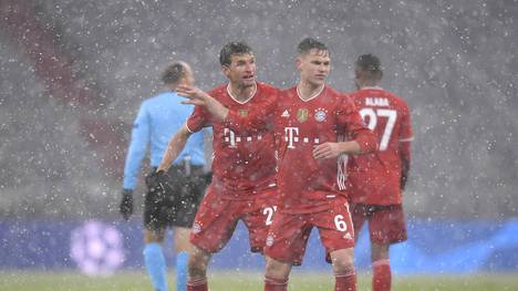 Thomas Müller (L) und der FC Bayern sind trotz der Niederlage wild entschlossen
