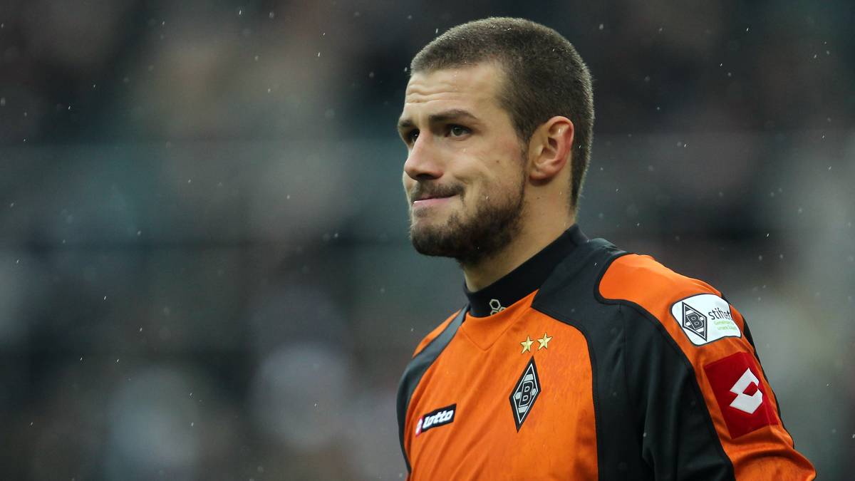 LOGAN BAILLY: Der Klassiker! Mönchengladbachs ehemaliger Torhüter Logan Bailly lässt sich im Urlaub eine mobile Klimaanlage auf den Fuß fallen und bricht sich dabei den Mittelfuß