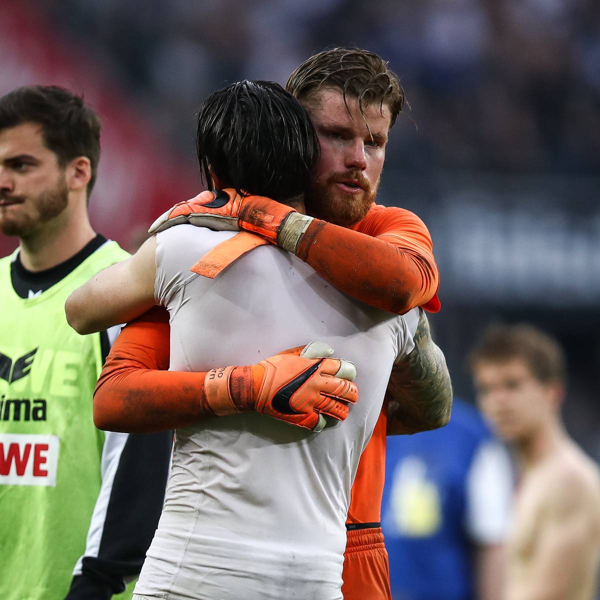1 Fc Koln Horn Und Maroh Lassen Sich Freundschafts Tattoos Stechen