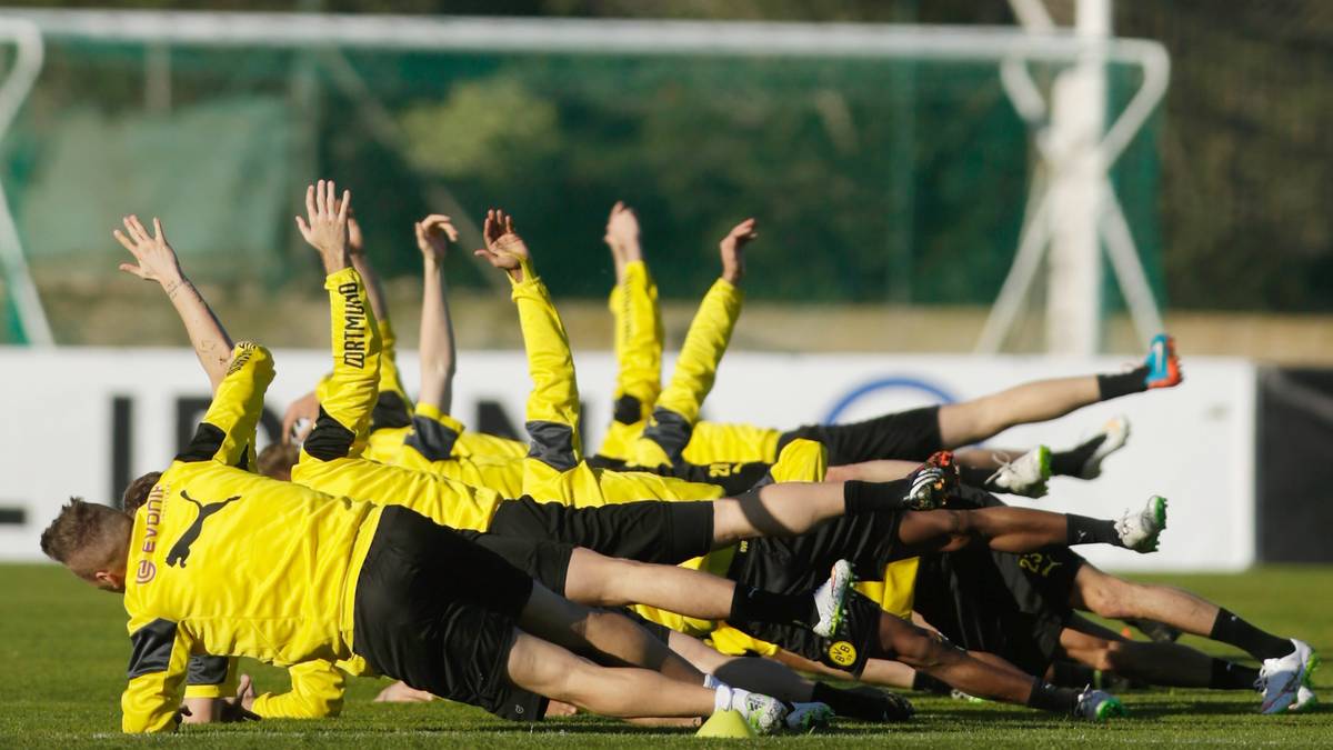 Das Aufwärmprogramm des BVB verläuft sogar nahezu synchron