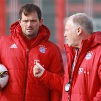 Ex-Bayern-Trainer Hermann Gerland schwärmt von Toni Tapalovic nach dessen Aus beim Rekordmeister. Der 42-Jährige sei ein „Vollprofi auf allerhöchstem Niveau“.