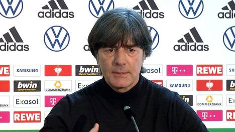 Nach seinem angekündigten Rücktritt, äußert sich Joachim Löw auf einer Pressekonferenz zu seiner Entscheidung. Vor allem den Zeitpunkt seiner Entscheidung hält er für richtig.